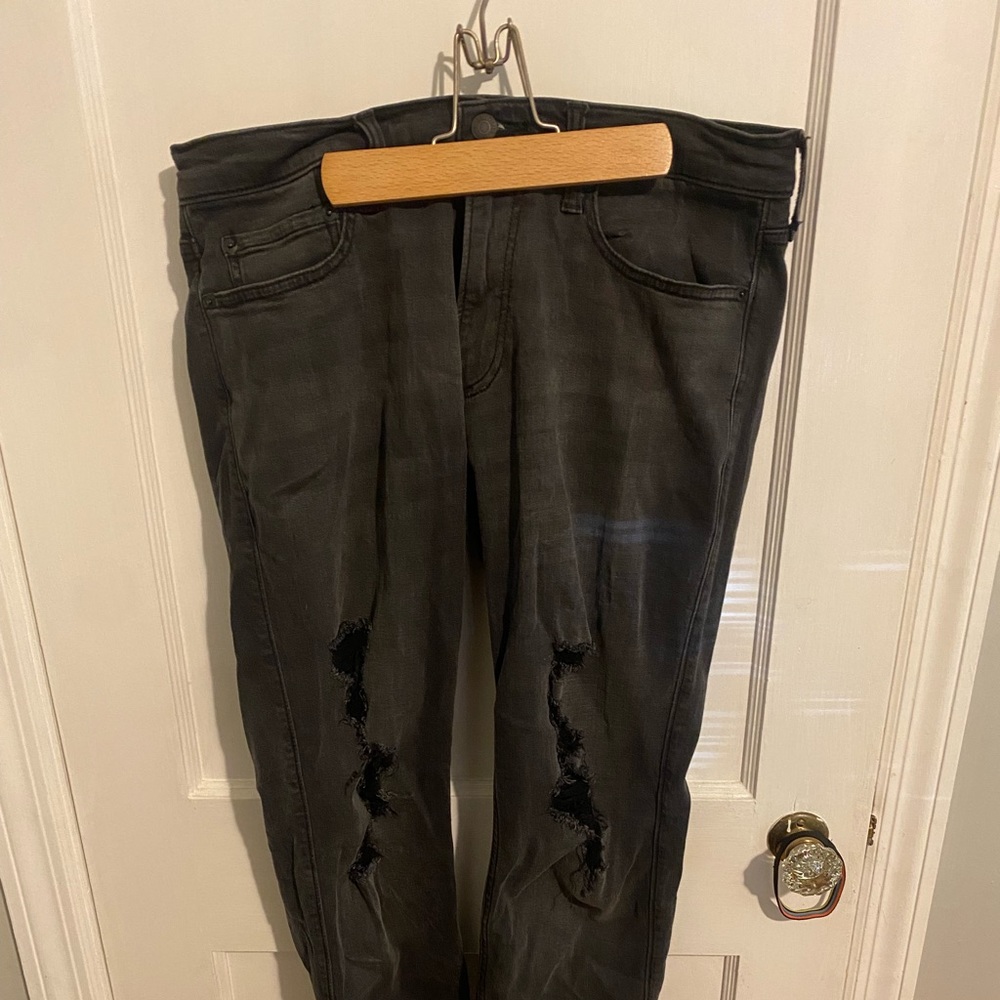 Men’s black ripped jeans